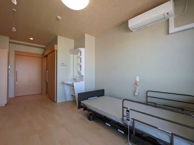 居室の広く明るい空間