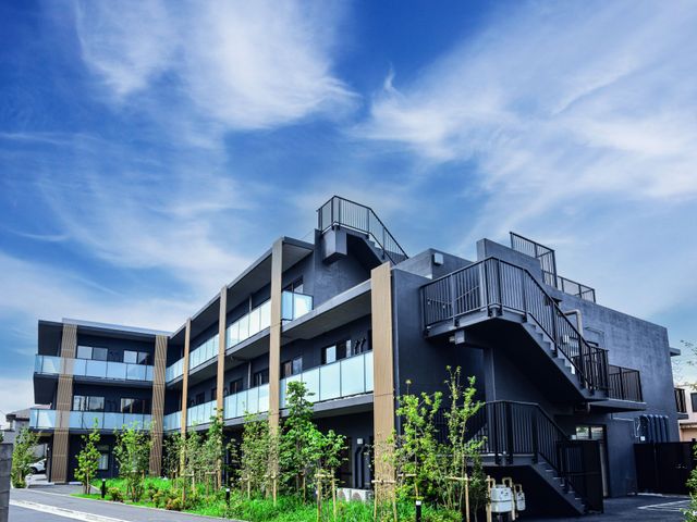 施設の外観と職場 外観 新しい職場では、このモダンで清潔感あふれる施設で、利用者様と共に成長できるチャンスがあります。