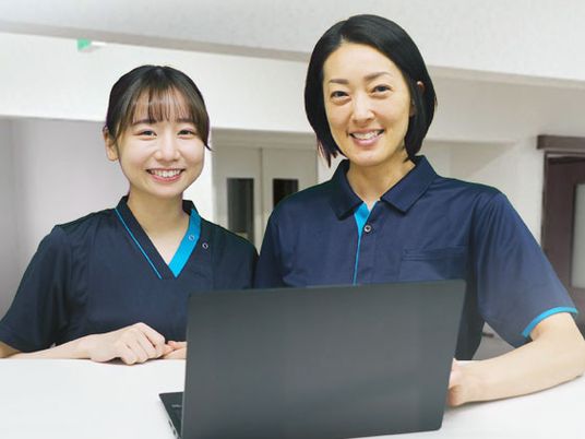 明るいスタッフの表情