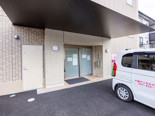 明るく清潔なエントランス