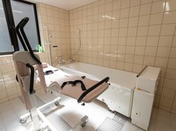 明るい浴室の様子
