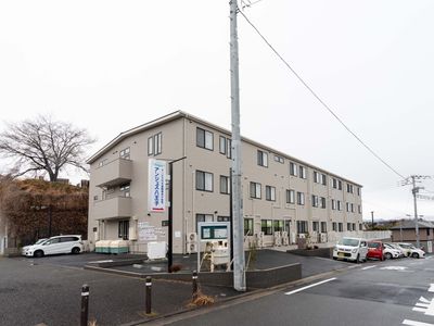 駐車場付き建物外観