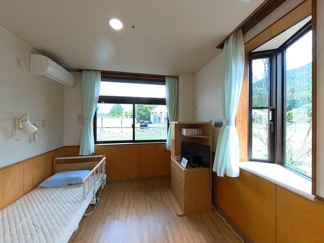 ゆったり居室の様子 居室 居室では、快適な住環境を提供するための配慮がされています。お客様のサポートを一緒にしませんか。