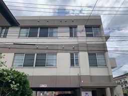 現代的な建物の外観