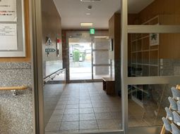 光が差し込む入口