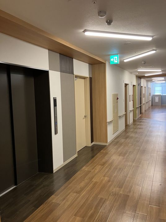 エレベーターと廊下