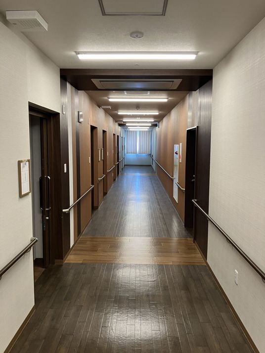 手すり付きの廊下