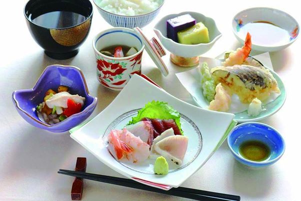 栄養満点の昼食提供