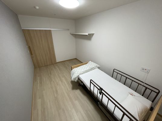 落ち着いた色合いの居室