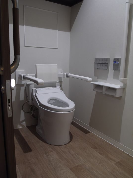 手すり付きトイレ設備