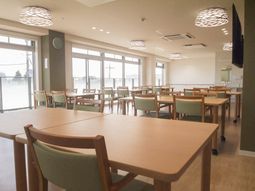 明るい食堂の風景