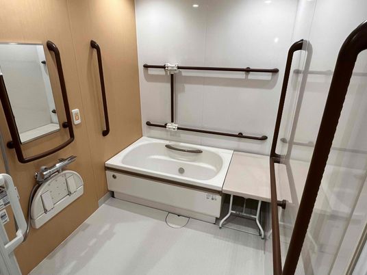 手すり付き洗面スペース