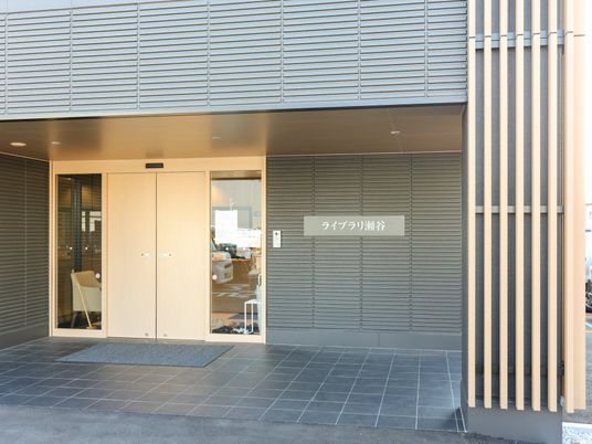 清潔感あるエントランス部