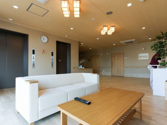 落ち着いたロビーの風景