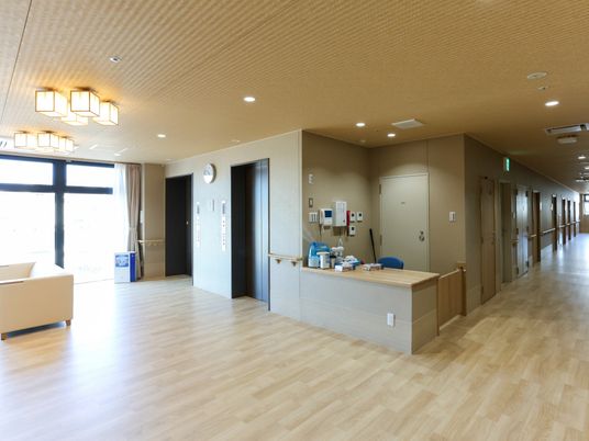 受付と廊下の風景