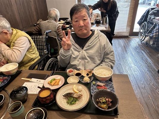 和やかな食事風景