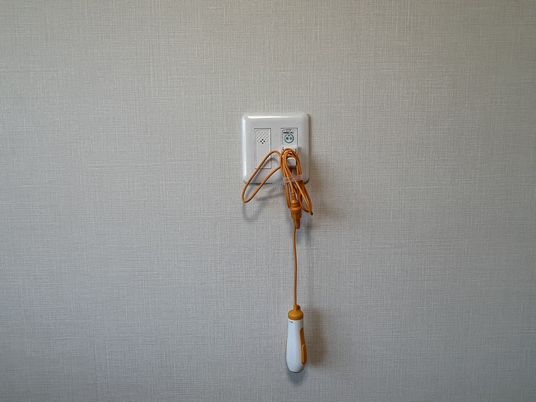 呼び出しベルのある壁面