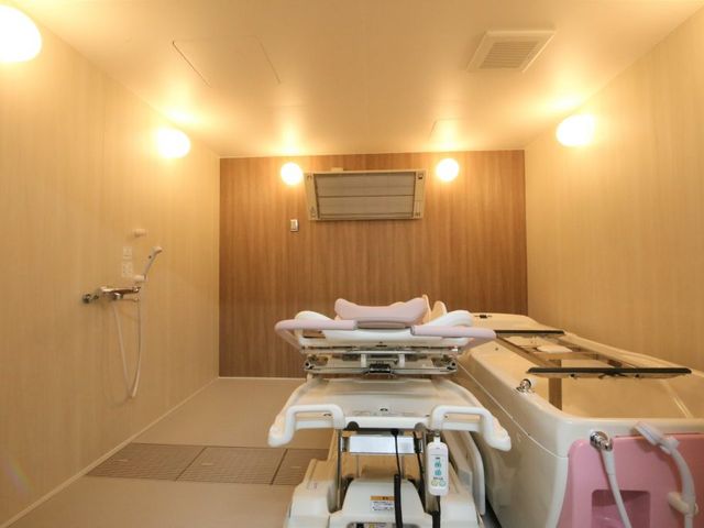 整備された浴室設備 機械浴室 広々とした清潔なバリアフリー設計の浴室で、心地よい入浴時間をサポートしています。安全に配慮された設備が整っております。