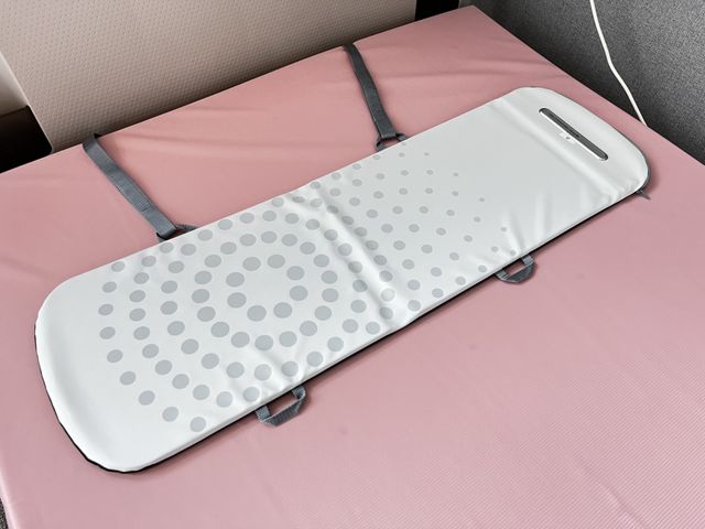 静かな個室の寝具 居室 居室の静かな空間で、ベッドには快適さを考慮した寝具が整えられています。施設での就業に適した環境です。