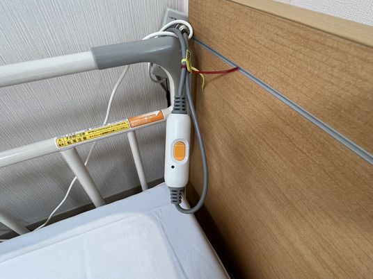 電動ベッドの操作部屋