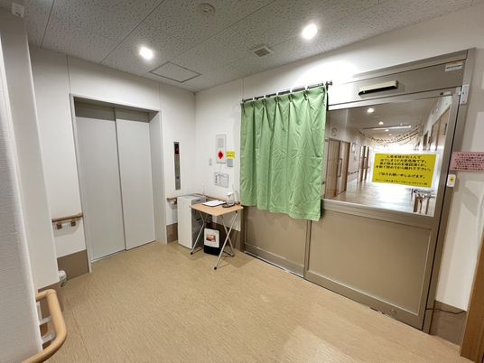 明るい廊下側エレベーター