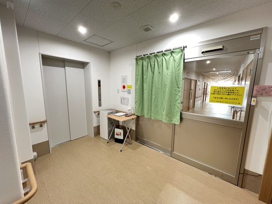 明るい廊下側エレベーター