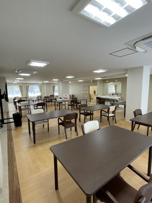 広々とした施設の食堂