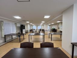 明るい共用スペース居室