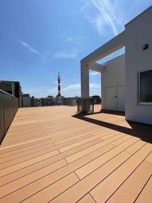 晴れた日の屋外テラス