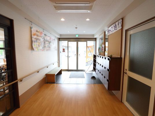 廊下の明るい空間