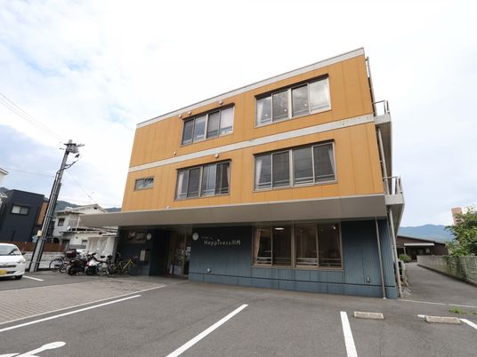 外観の明るい建物