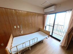 日差しが差し込む居室