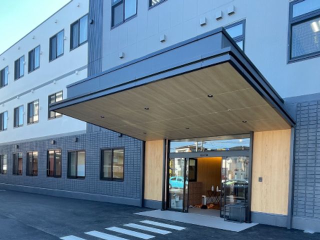 広々としたエントランス エントランス この開放的なエントランスが、あなたの新しい職場です。快適な労働環境で働いてみませんか？