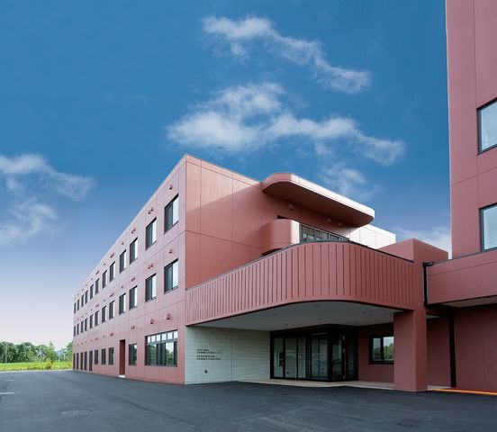広々とした外観 外観 広々とした建物で、快適に働ける環境が整っています。天候に左右されずに安心して出勤できます。