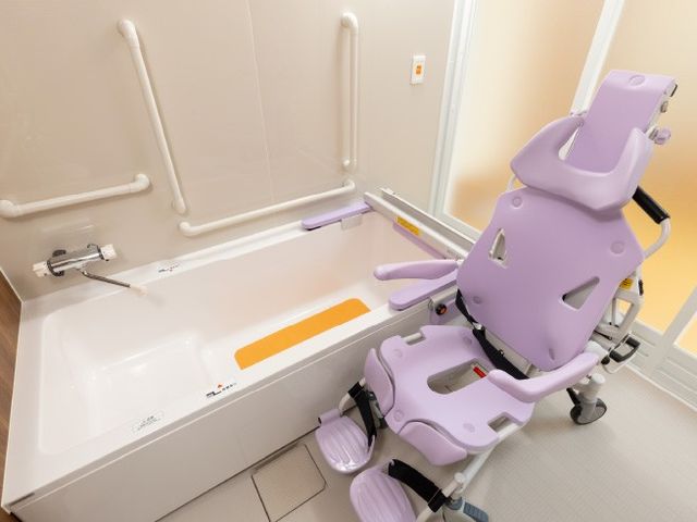 入浴用リフトのある浴室  