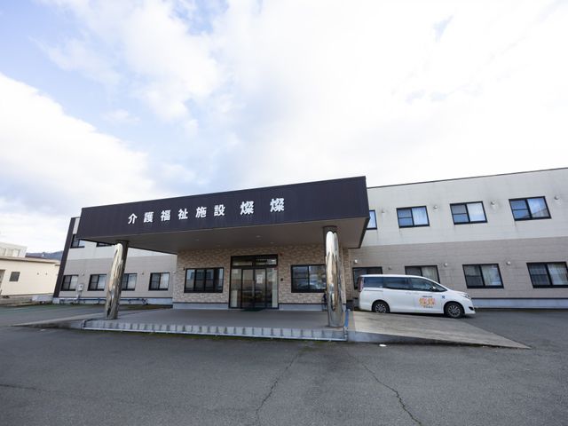 建物の外観 外観 モダンなデザインの建物は、広々とした駐車場を備えています。快適な勤務環境が整っています。