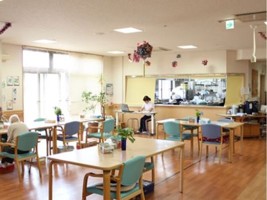 明るい食堂の一角