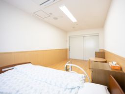 ベッドと設備の居室