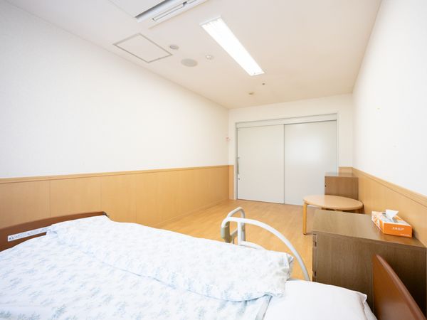 ベッドと設備の居室