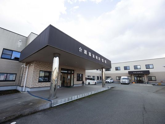 広々とした建物の外観