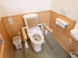 手すり付きトイレ