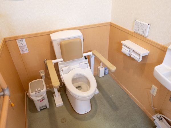 手すり付きトイレ