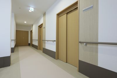手すり付きの廊下