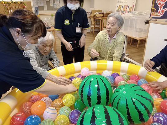 和やかな雰囲気の多目的室  