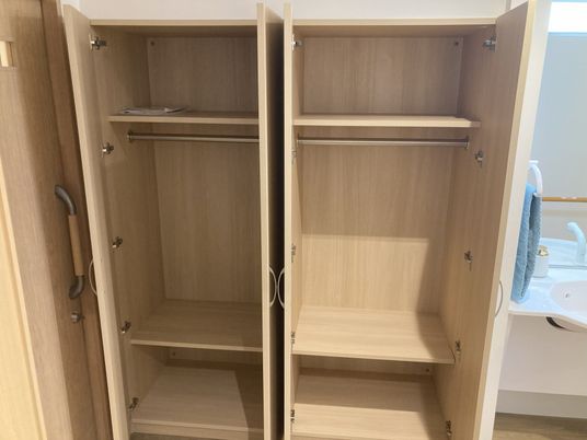整頓された居室のクローゼット