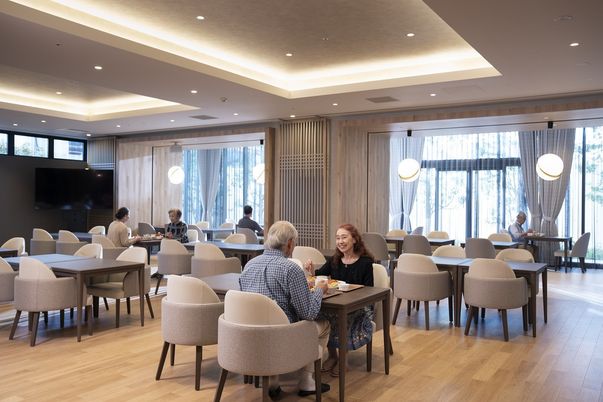 広々としたダイニングルーム