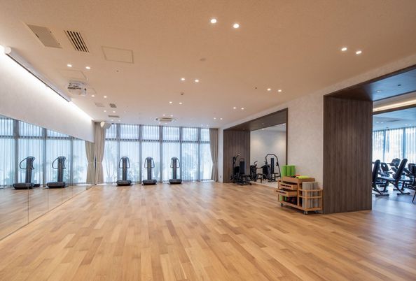 窓際の広々とした空間