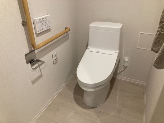 手すり付きトイレ