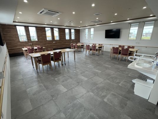 広々としたダイニングルーム