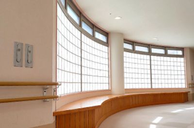 光が差し込む廊下